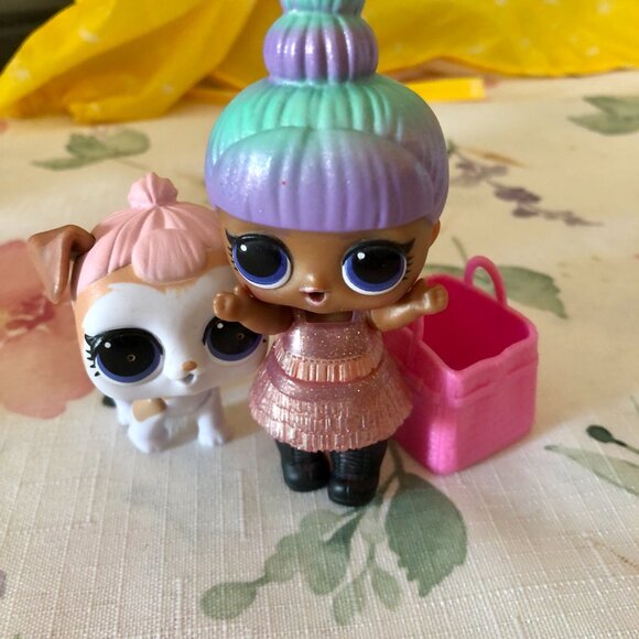 LOL Surprise Doll Glitter Hair Pastel Bun with Pet Dog and Pink Purse Set - Picture 2 of 4